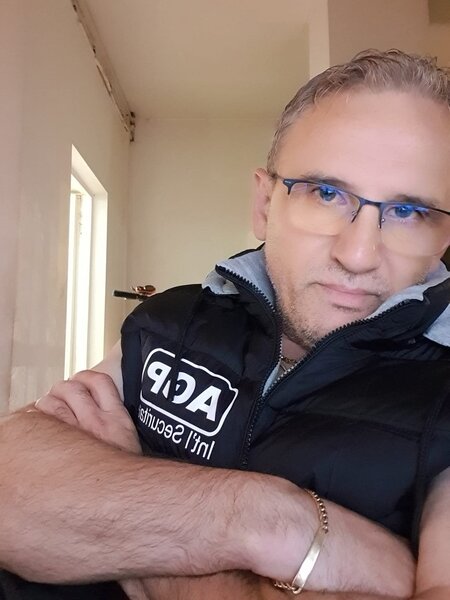 Caut o relatie cu o doamna serioasa si onesta